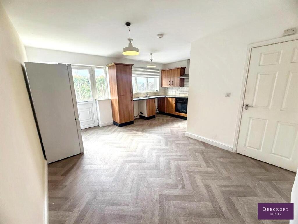 Eastwood court, Ridge Road, Rotherham S65 1NS photo 2