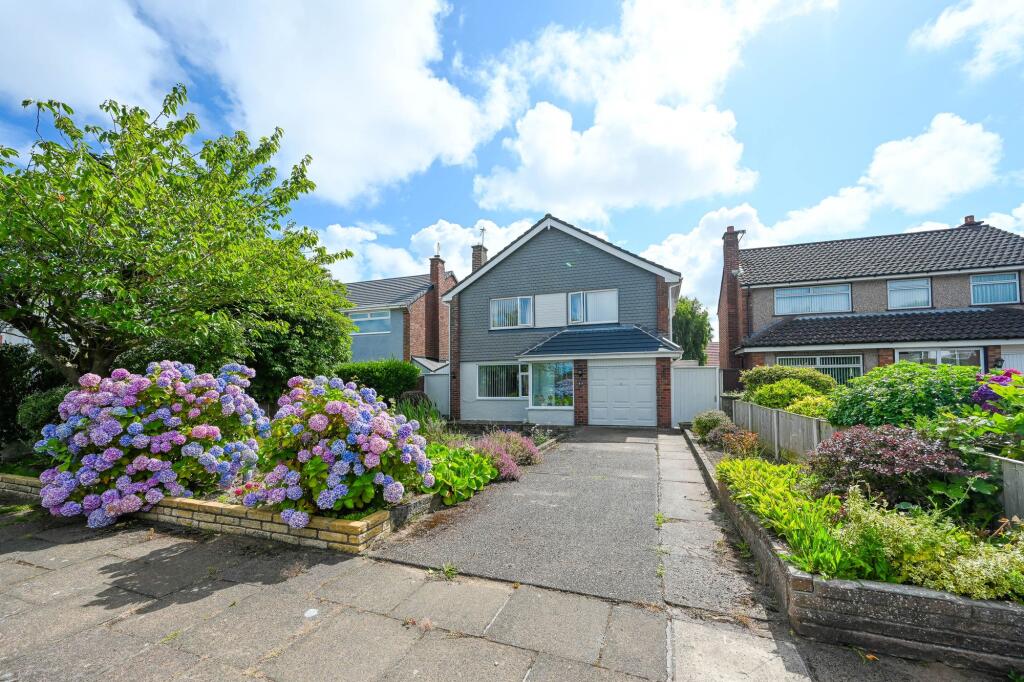 3-bed detached on Cornwall Way, Southport, PR8, £350,000