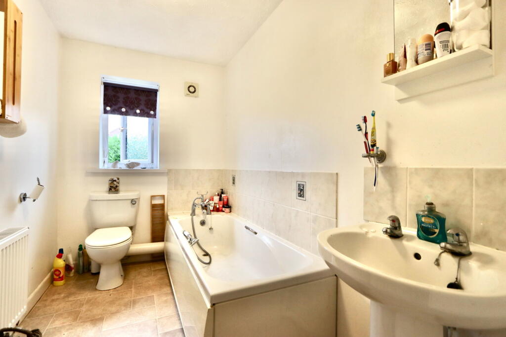 House in Crumlin, Croespen-maen - View 4