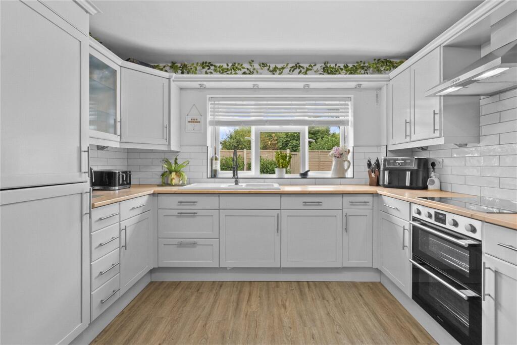 House in Worcester - View 2