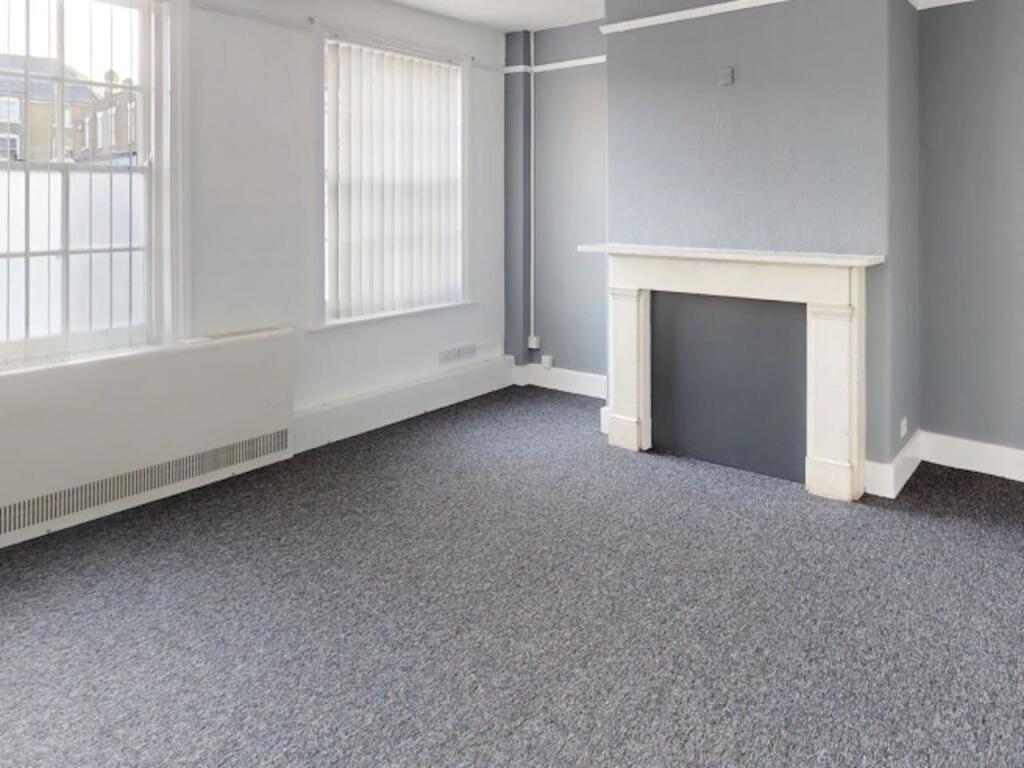 34 West Street, Rochford, SS4 1AJ - View 2