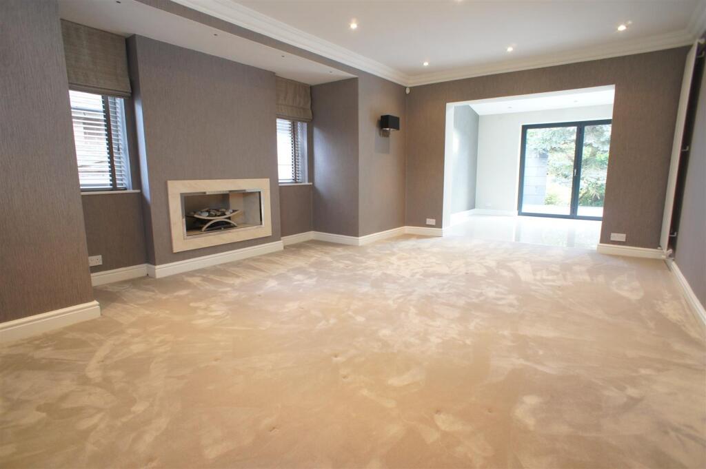 Culcheth Hall Drive, Culcheth, Warrington photo 2
