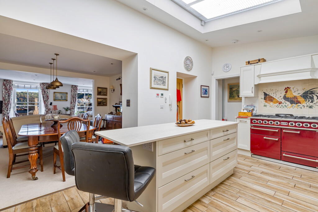 18, Clarence Hill, Dartmouth photo 4