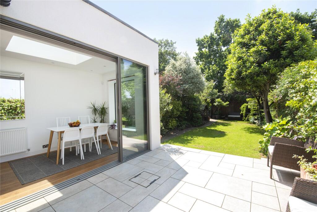 House in London - View 3