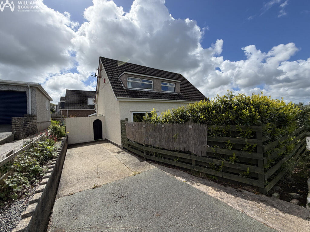 House in Llanfairpwllgwyngyll, Pentre Uchaf, Llanfair Pwllgwyngyll - View 2