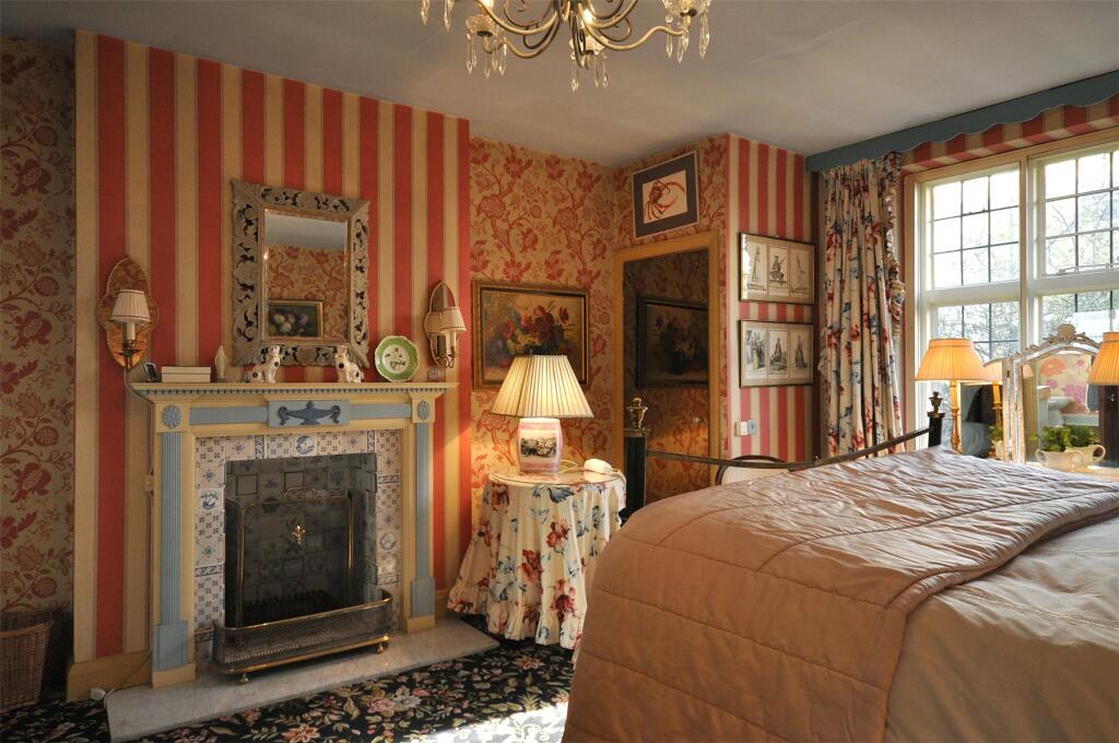 6 bedroom semi-detached house for rent