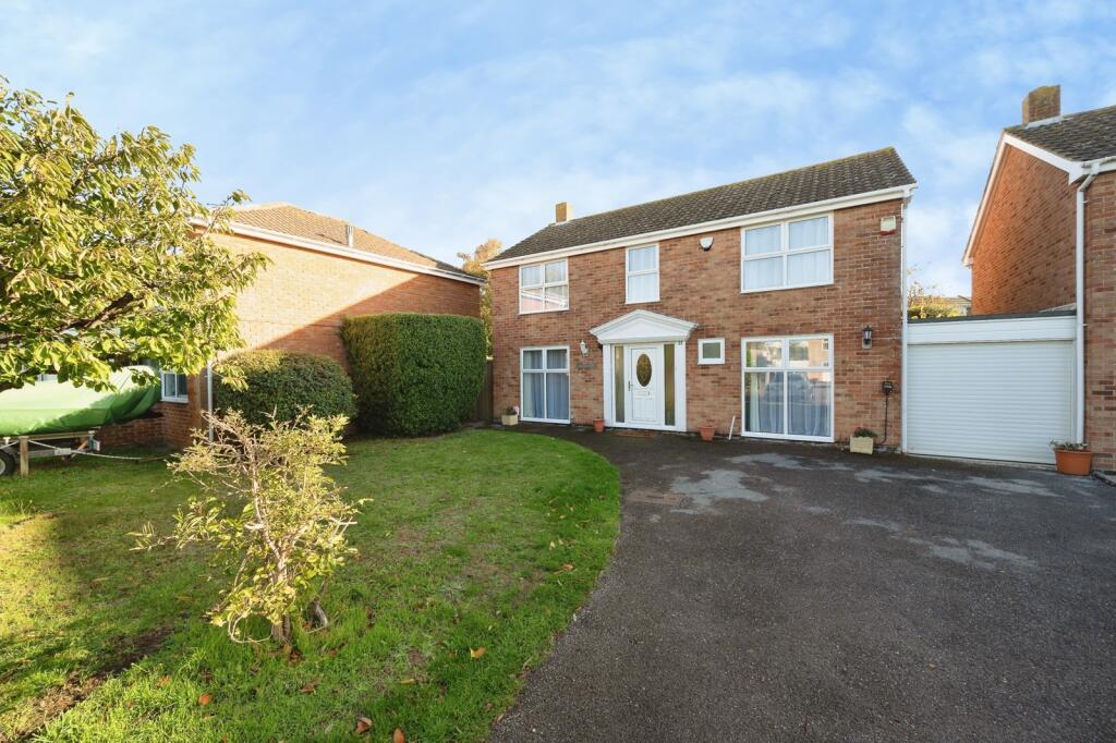 4-bed detached on Selsey Close, HAYLING ISLAND, Hampshire, PO11, £475,000