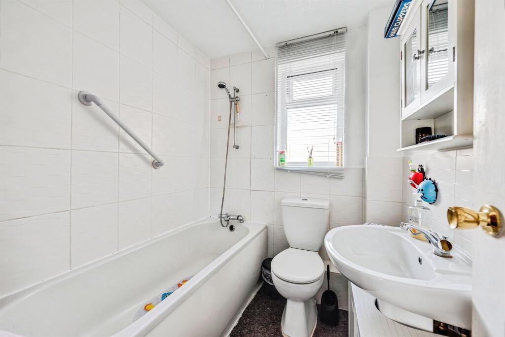 House in Swindon, Haydon Wick - More