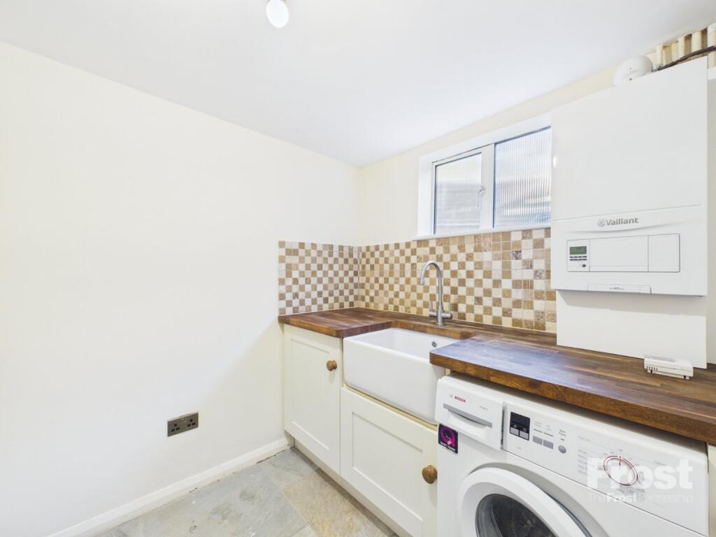 House in Slough, Burnham - View 5