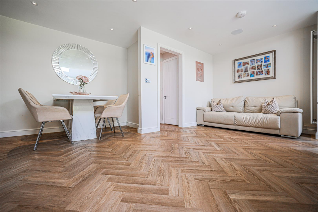 House in Dacorum, Hertfordshire - More