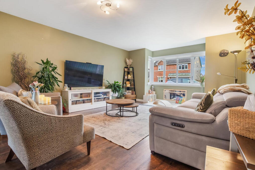 Healds Drive, Strathaven, ML10 photo 2