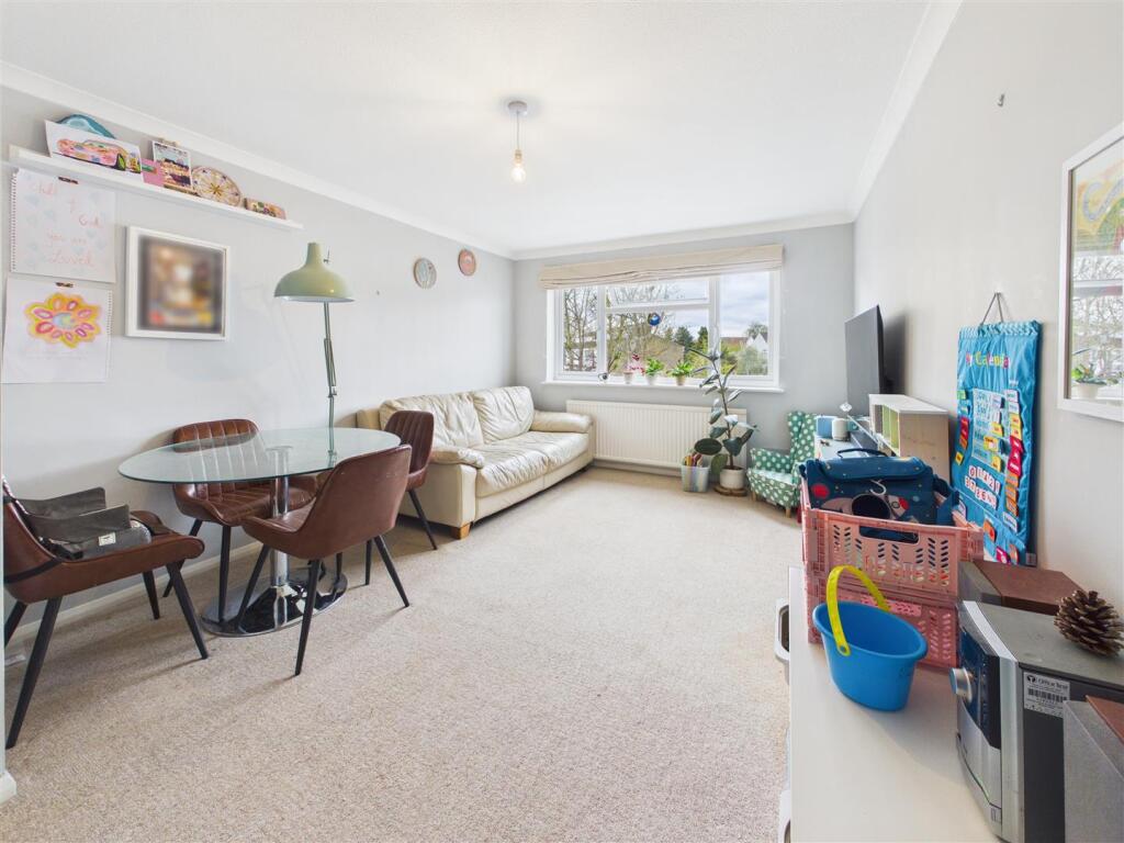 Queens Road, Hersham, Walton-On-Thames - View 6