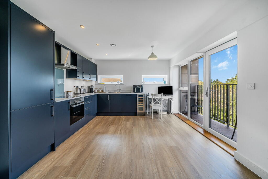 Apartment in Tunbridge Wells, Paddock Wood - View 3