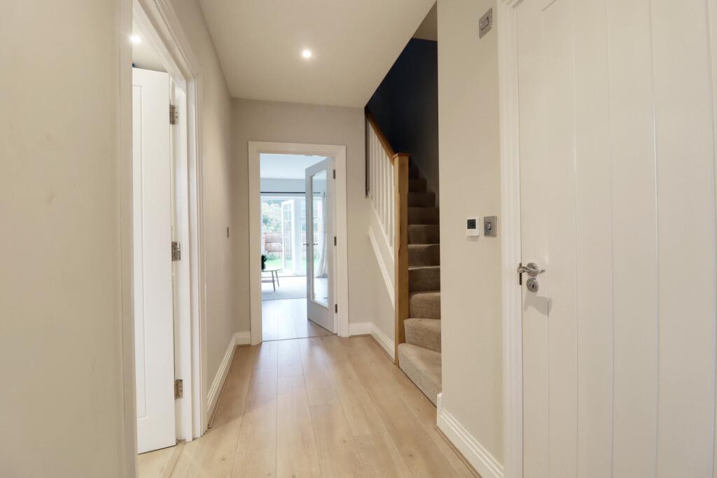 House in Croydon - View 5