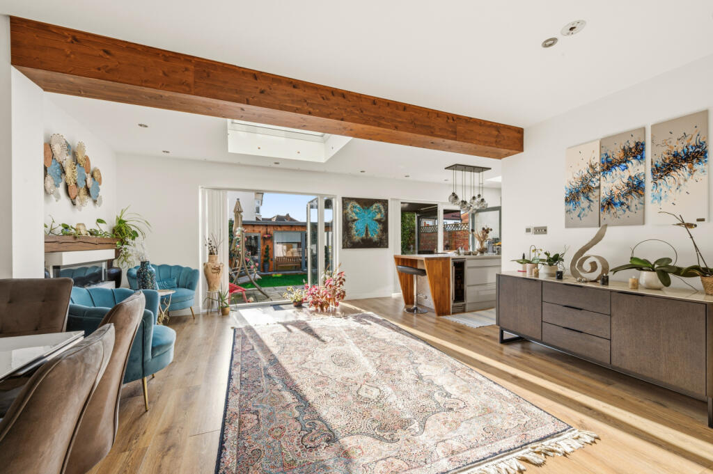House in London, Royal Borough of Kingston upon Thames - View 5