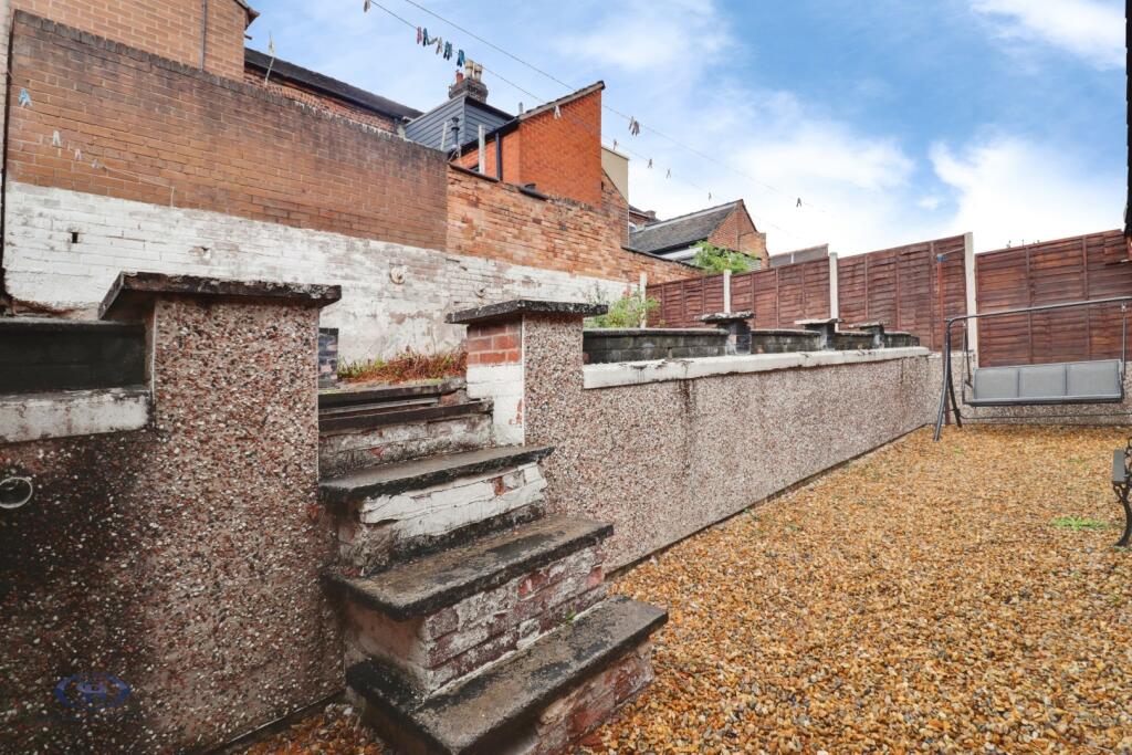 House in Stoke-on-Trent, Sneyd Green - More