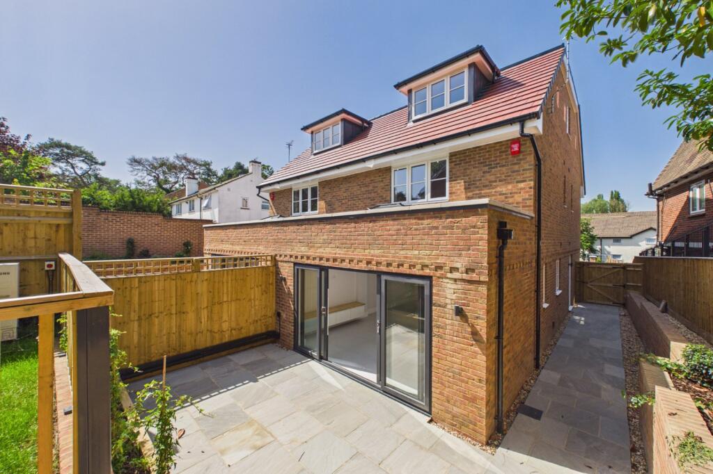 House in Reading, Charvil - More