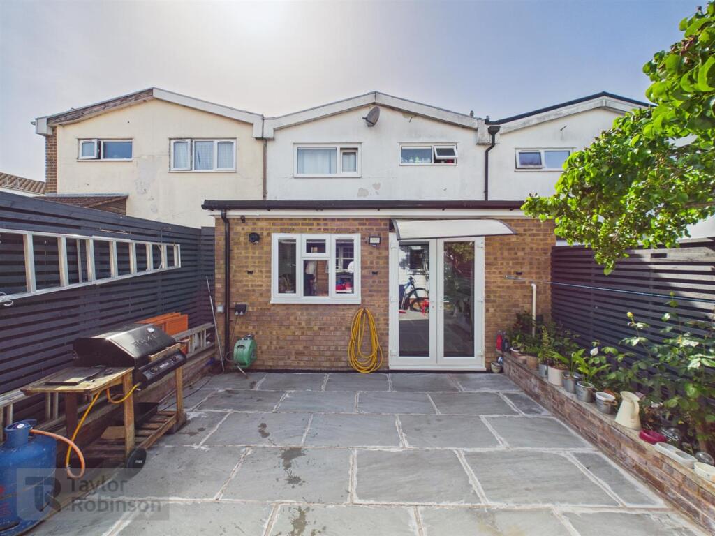 House in Crawley, Broadfield - More