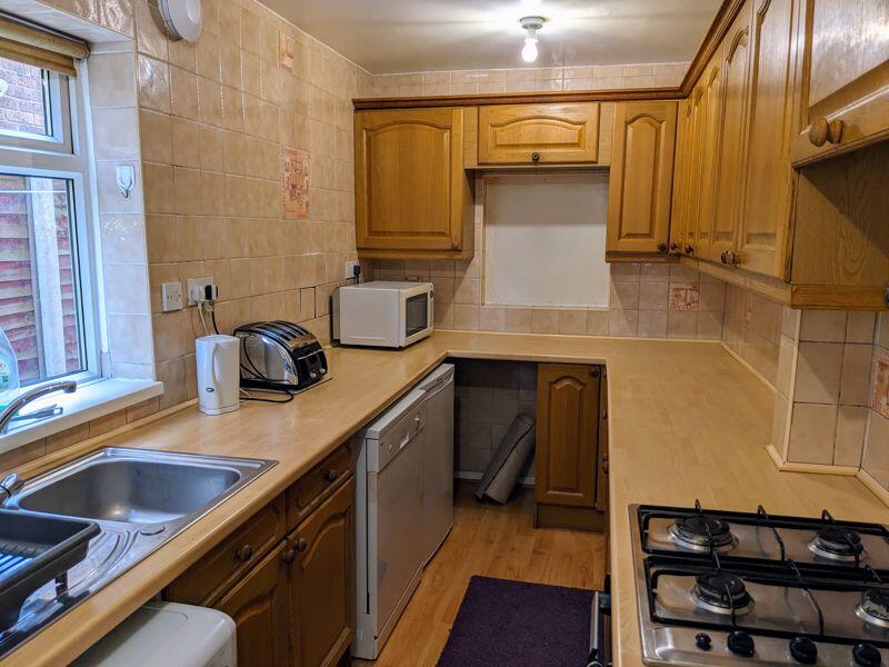 4 bedroom semi-detached house for rent