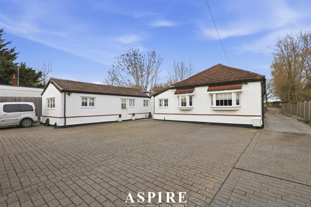 5-bed detached on ***PLANNING PERMISSION APRROVED*** Lower Dunton Road, Horndon-On-The-Hill, Stanford-Le-Hope, £900,000