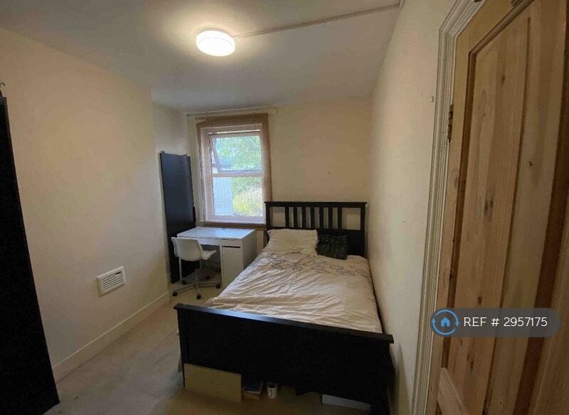 Main image of property: Woodside Road, London, SE25