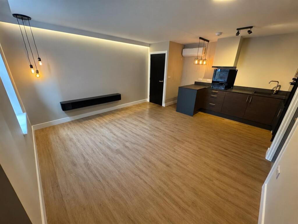 Main image of property: 4 Cornhill Lane, Boston