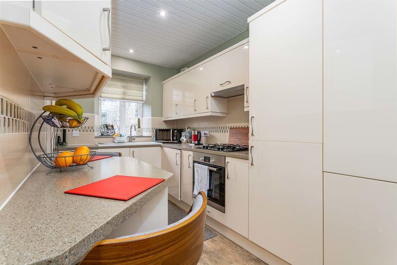Dove Cottage, 268 Oldham Road, Rishworth HX6 4QB photo 3