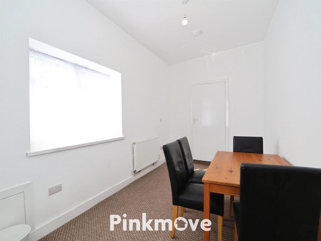 House in Newport, Commercial Road, Pillgwenlly - More