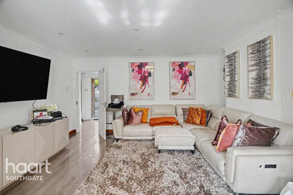House in Enfield - View 4