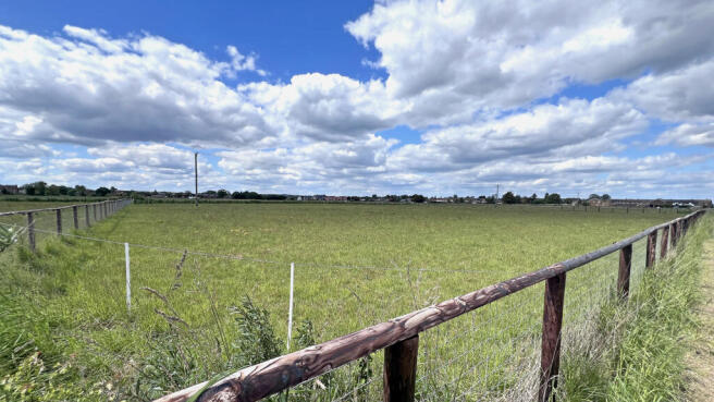 Self-enclosed paddocks.