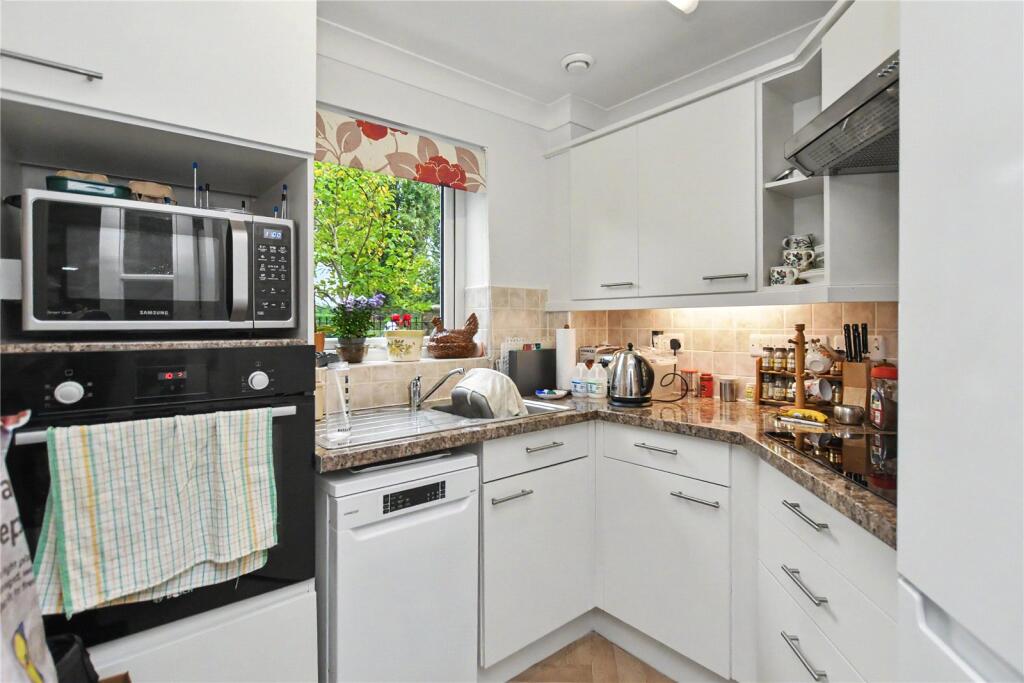 Apartment in Leeds, Cuddy Hill, Westfield - View 3
