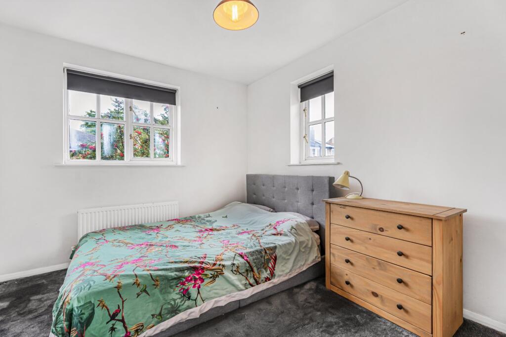 Apartment in London, Victoria Park Village, Hackney - More