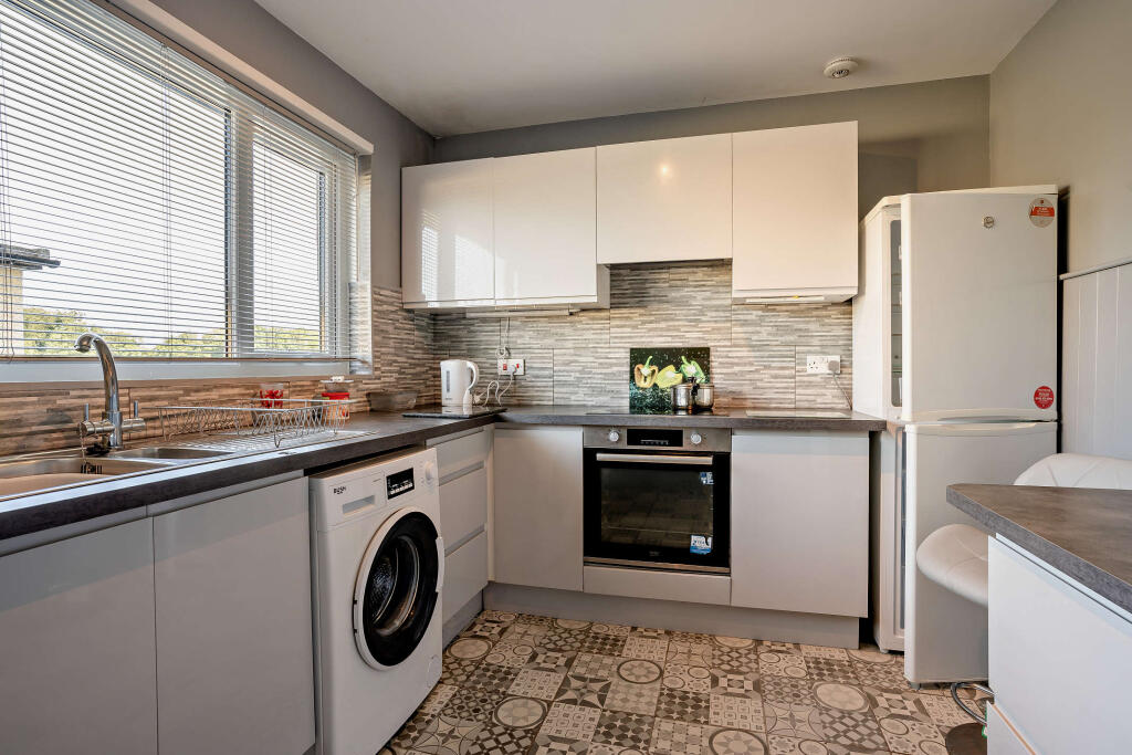 Apartment in Cardiff, Sully and Lavernock - View 4