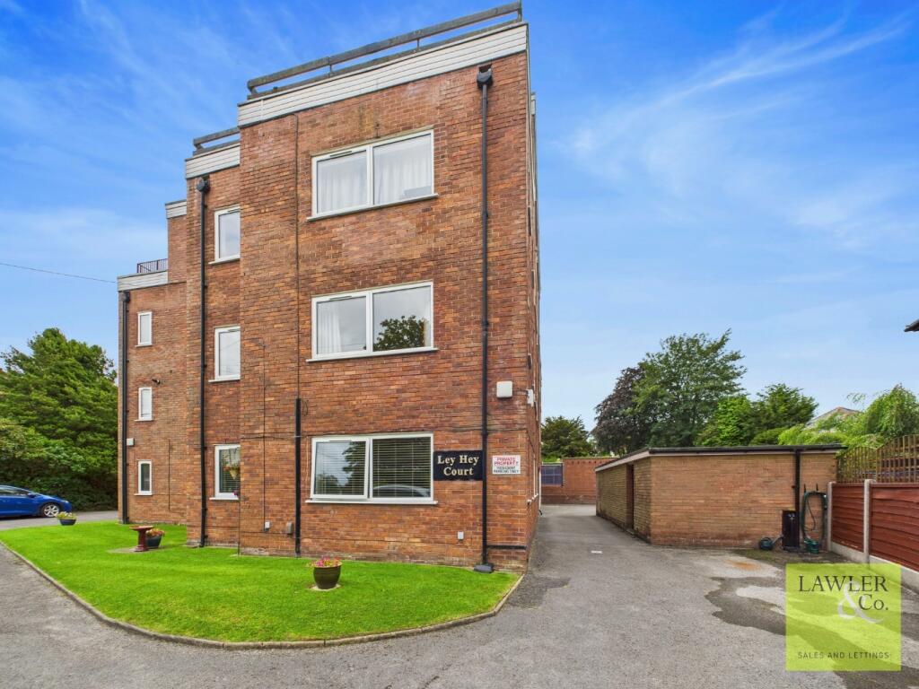 Apartment in Stockport, Greater Manchester - View 2