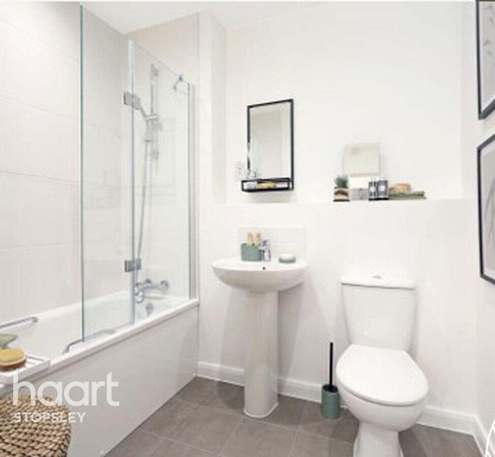 15 Holden Road, Hemel Hempstead photo 4