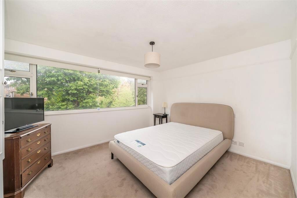 House in London - View 5