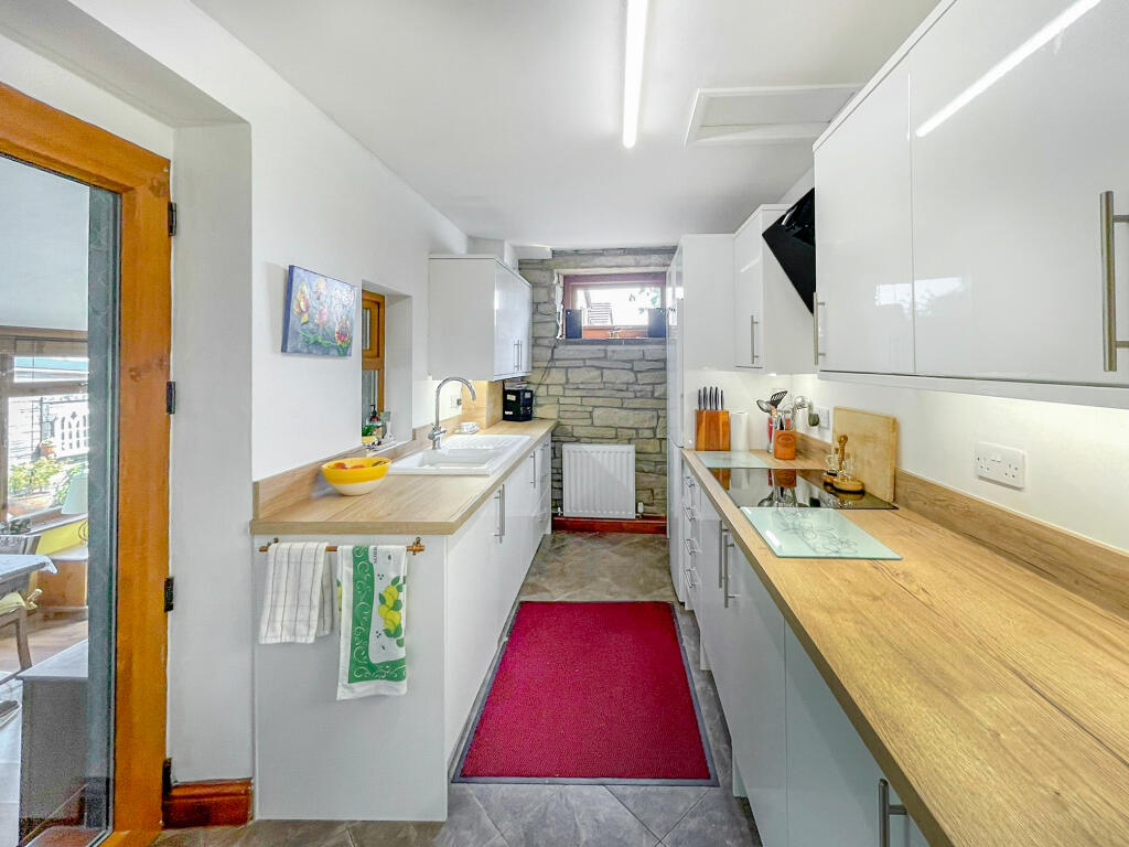 Quarry Road, Crosland Hill, Huddersfield, Kirklees - View 4