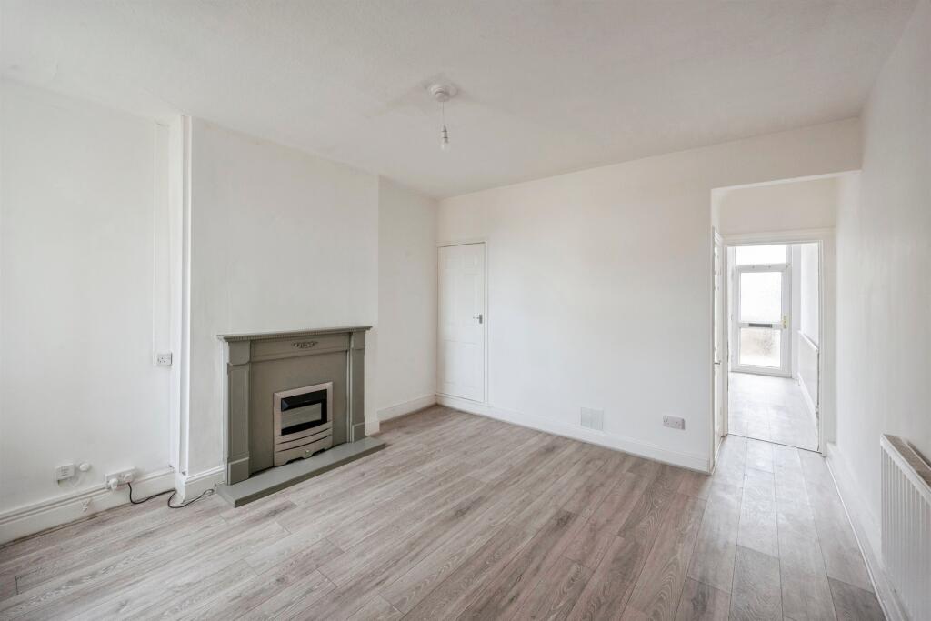 House in Doncaster, Conanby - View 2