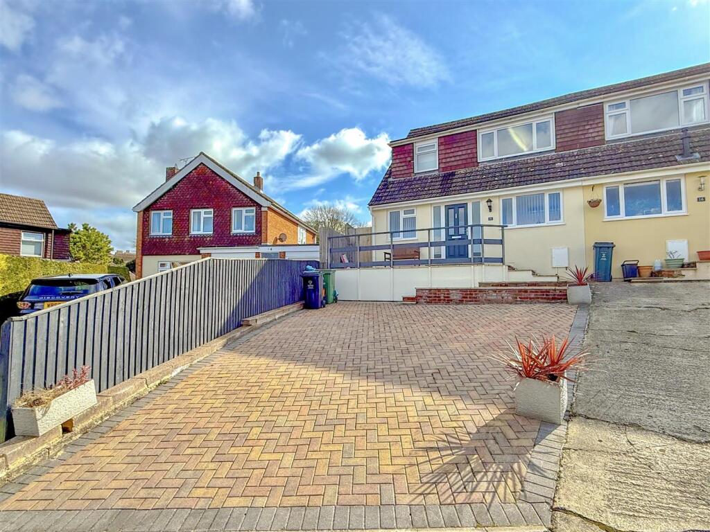 Main image of property: Malthouse Close, Blunsdon, SWINDON