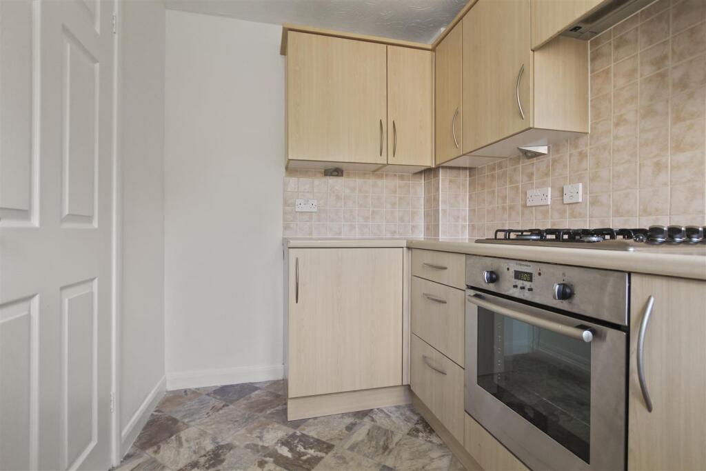 Reservoir Close, Irthlingborough photo 3