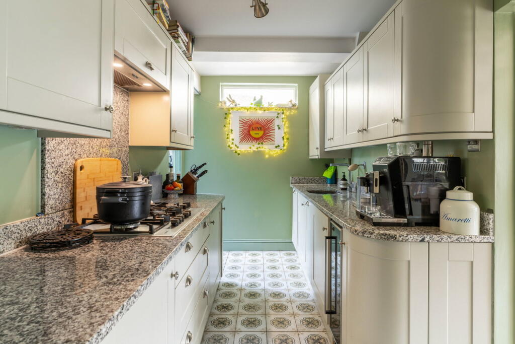 House in Croydon - View 5