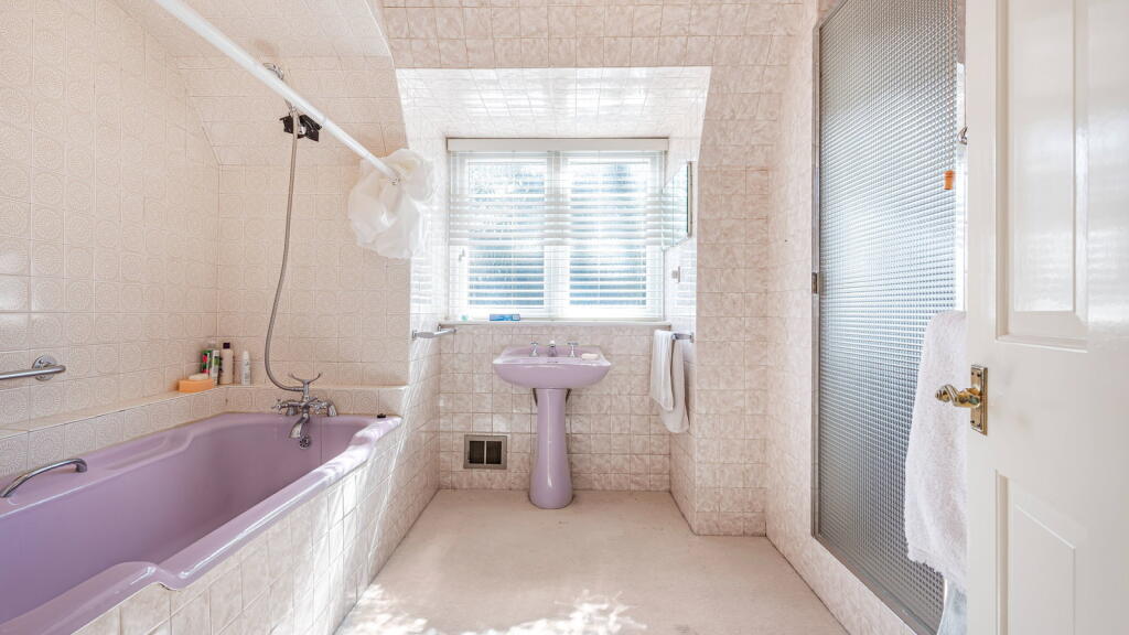 Additional image 22 of El Castano, Hampton Lane