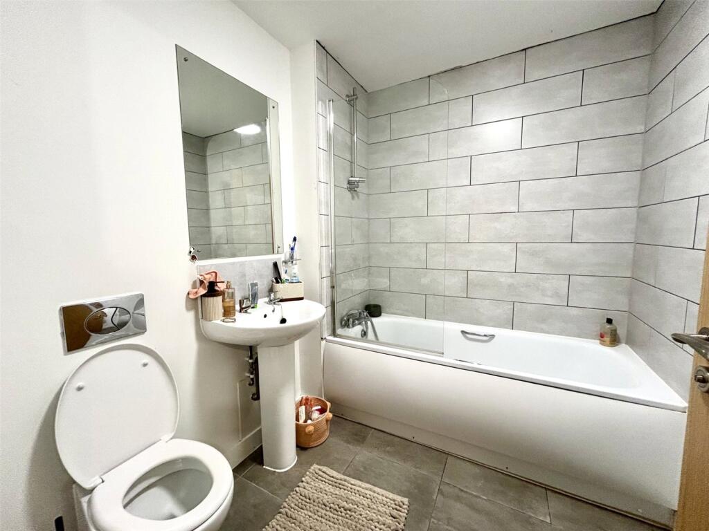 Apartment in Manchester - View 5
