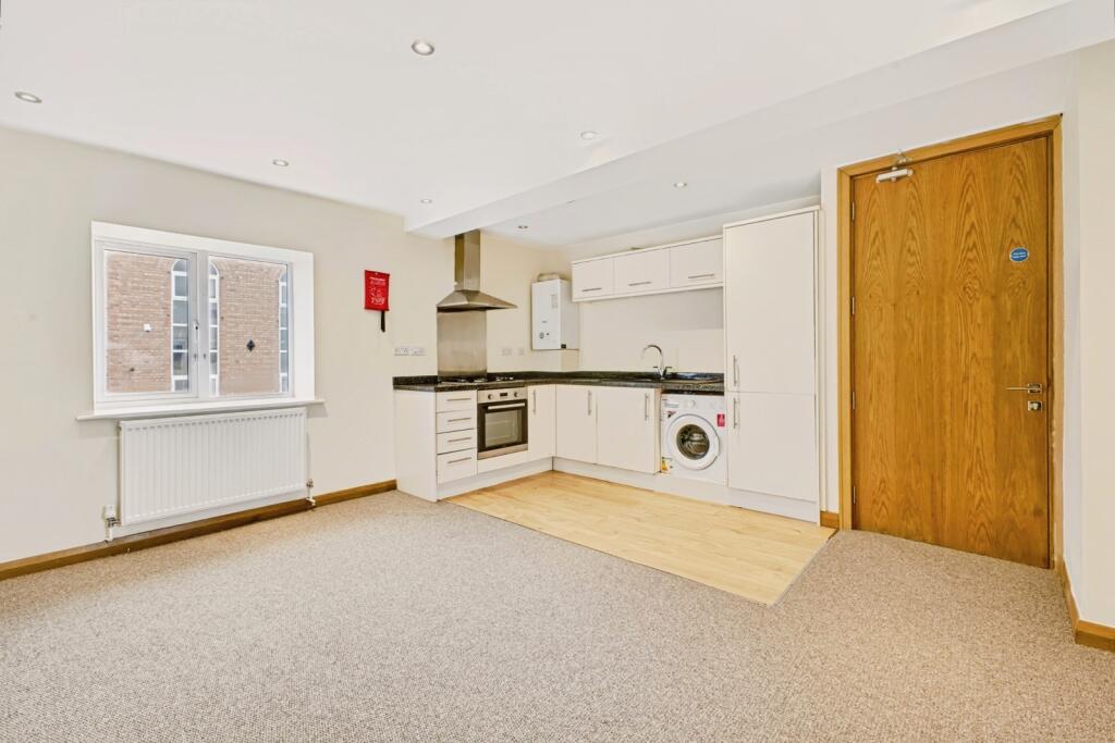Apartment in Northampton - View 5