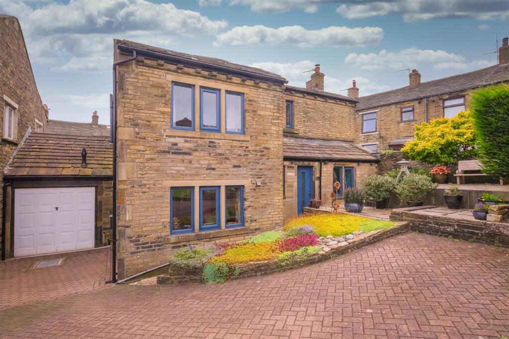 Main image of property: Towngate, Northowram, Halifax