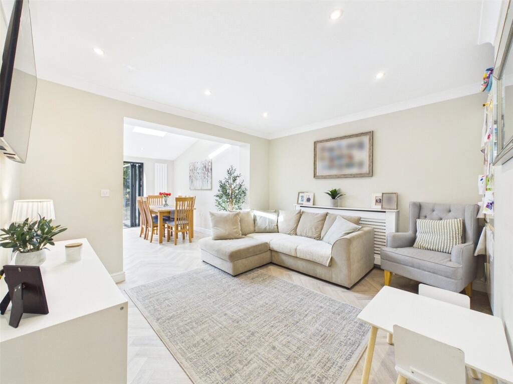 House in Gloucester - View 4