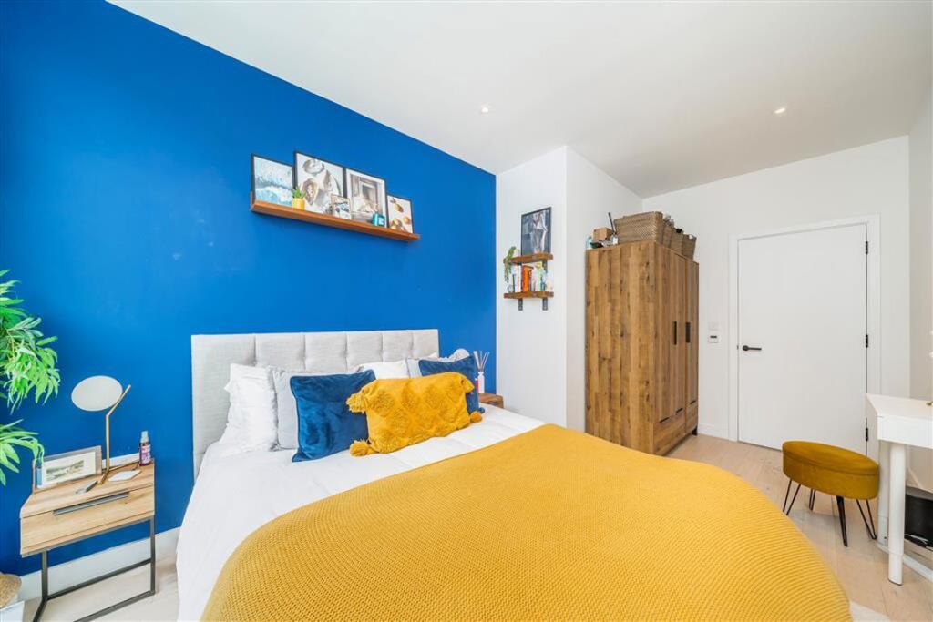 Apartment in London - More