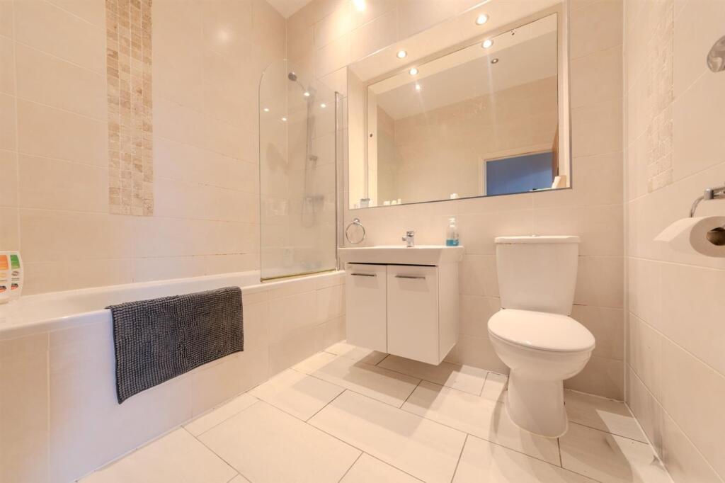 Apartment in Warwick, Sydenham, Royal Leamington Spa - View 4