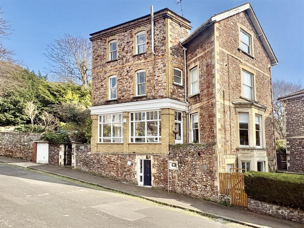 Main image of property: Stunning garden maisonette on Goldney Road in Clifton