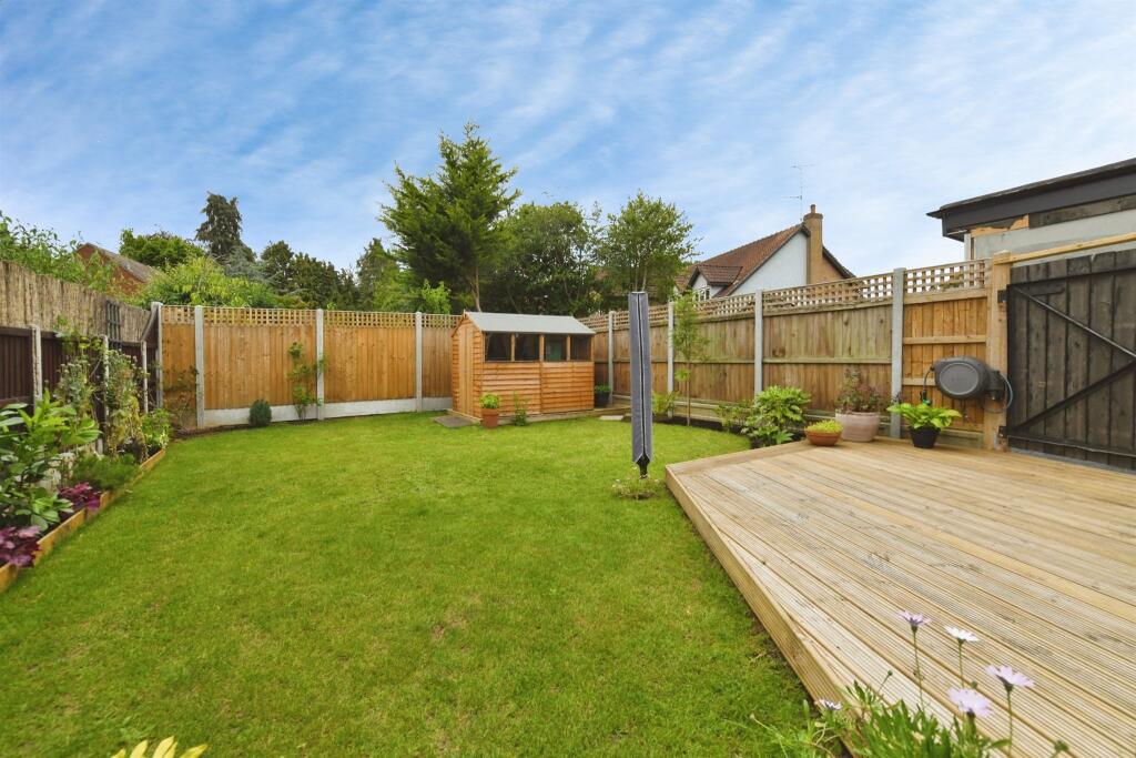 Baddow Place Avenue, Great Baddow, Chelmsford photo 4